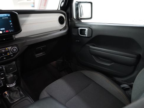 Used 2024 Jeep Wrangler Unlimited AWD/4WD image 13