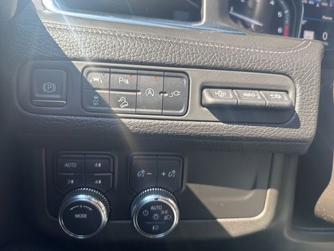 Used 2021 GMC Yukon XL Denali image 28