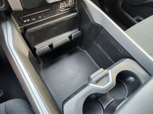 Used 2019 RAM 1500 4x4 Crew Cab image 15
