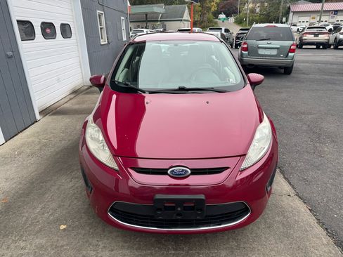 Used 2011 Ford Fiesta SE w/ 203A Rapid Spec Order Code image 2