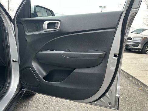 Used 2023 Hyundai Venue SEL w/ Cargo Package image 25