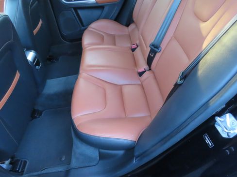 Used 2017 Volvo S60 T5 Inscription image 11