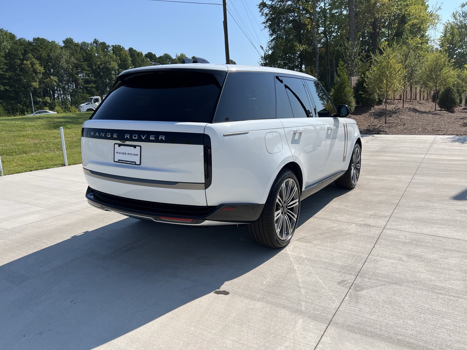 New 2026 Land Rover Range Rover SE AWD/4WD image 2