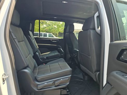 New 2026 Chevrolet Suburban High Country AWD/4WD image 15