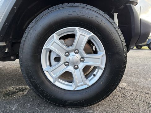 Used 2022 Jeep Wrangler Unlimited Sport w/ Sun And Sound Package image 12