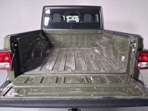 Used 2023 Jeep Gladiator Sport w/ Off Road Group AWD/4WD image 13