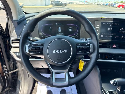 Used 2025 Kia Sportage LX FWD image 14