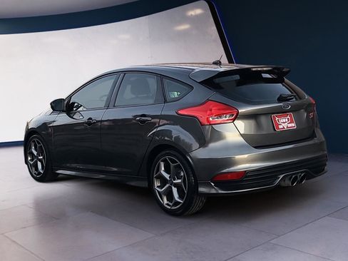 Used 2018 Ford Focus ST image 3