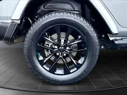 Used 2023 Jeep Wrangler Sahara image 36