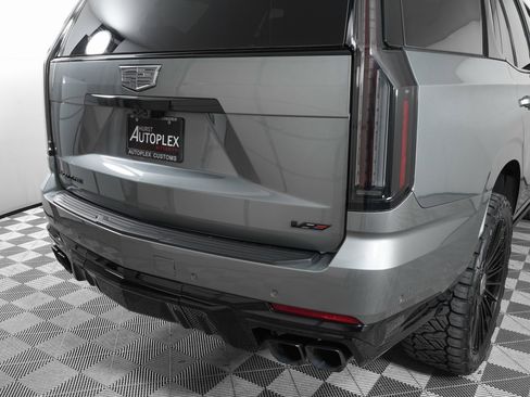 Used 2026 Cadillac Escalade V w/ LPO, ONYX Package image 43