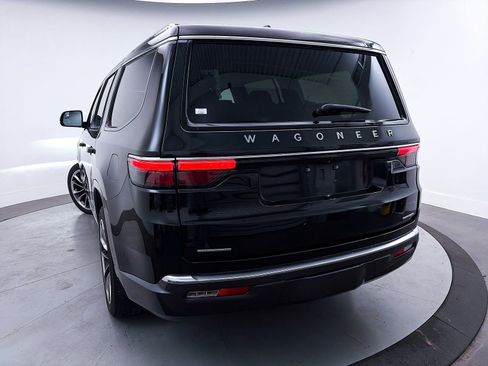 Used 2022 Jeep Wagoneer Series III w/ Premium Group I image 4