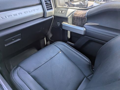 Used 2019 Ford F250 Lariat w/ Lariat Ultimate Package image 10