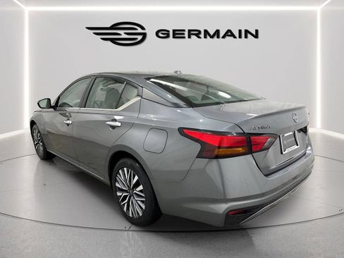 Used 2024 Nissan Altima 2.5 SV AWD/4WD image 5