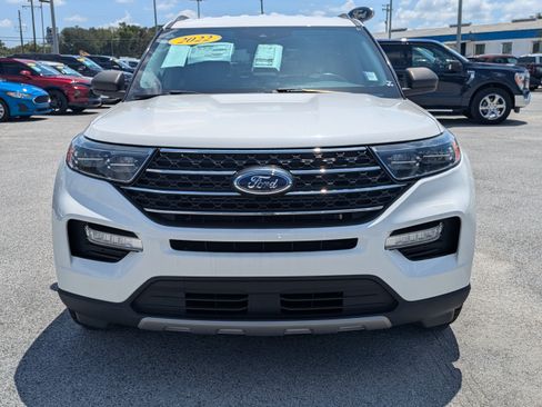 Certified 2022 Ford Explorer XLT w/ Equipment Group 202A RWD image 9