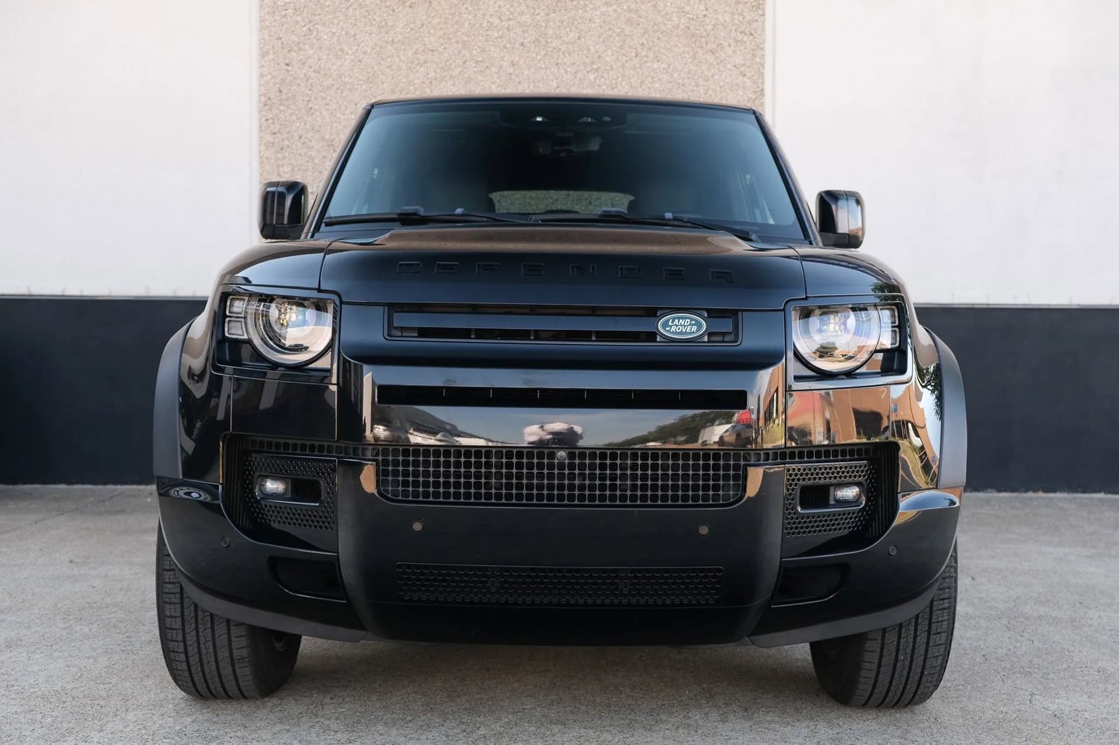 Used 2023 Land Rover Defender 110 X AWD/4WD image 2
