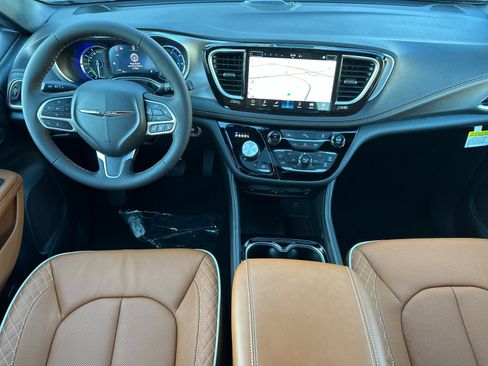 New 2026 Chrysler Pacifica Pinnacle image 13