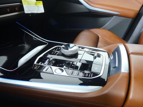 Certified 2024 BMW X7 xDrive40i w/ Executive Package image 27