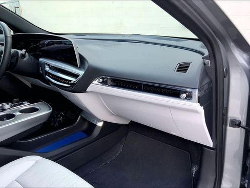 Used 2024 Cadillac Lyriq Luxury image 24