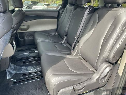 New 2026 Kia Carnival image 17