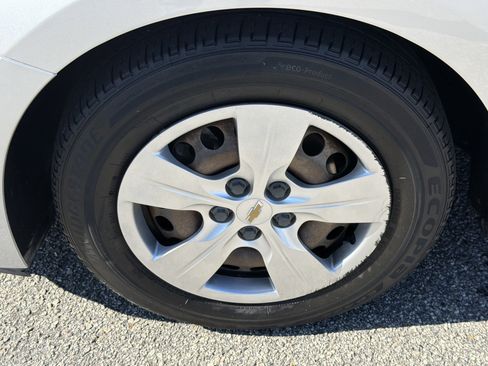 Used 2017 Chevrolet Cruze LS image 17