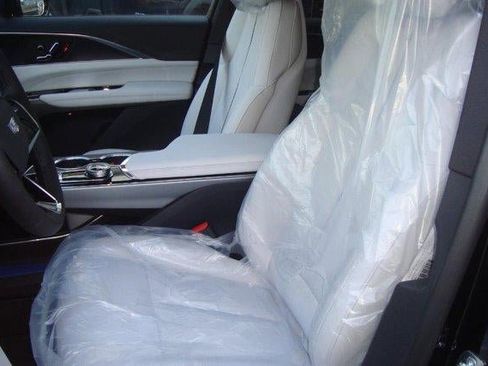 New 2025 Cadillac Lyriq Luxury w/ LPO, Bronce Accent Package image 10