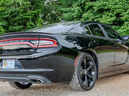 Used 2017 Dodge Charger R/T RWD image 5