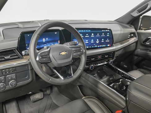 Used 2025 Chevrolet Suburban Premier image 15