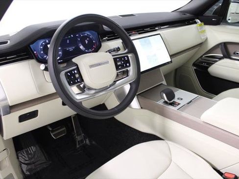 New 2026 Land Rover Range Rover SE image 4