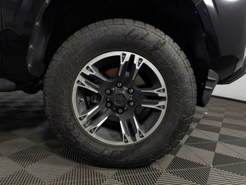 Used 2016 Toyota Tacoma SR5 w/ Towing Package RWD image 11