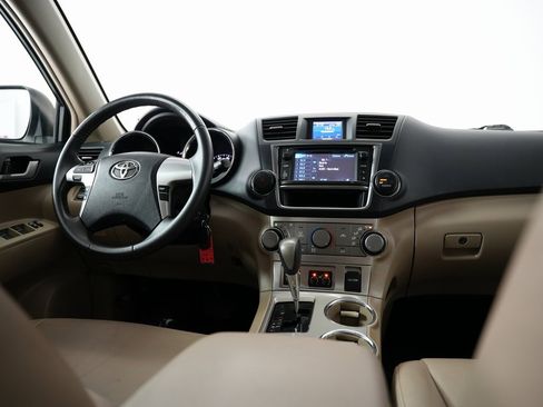 Used 2013 Toyota Highlander SE image 10