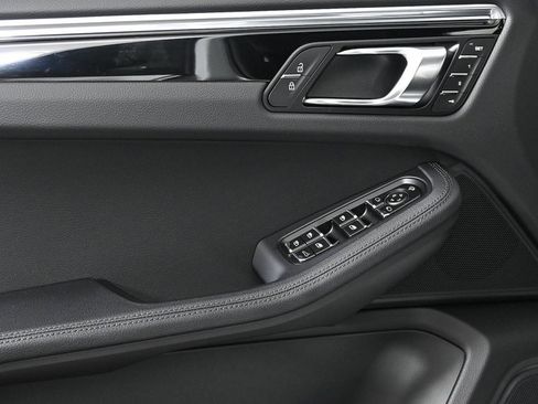 New 2026 Porsche Macan image 6