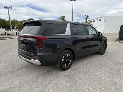 New 2026 Kia Carnival LXS FWD image 4