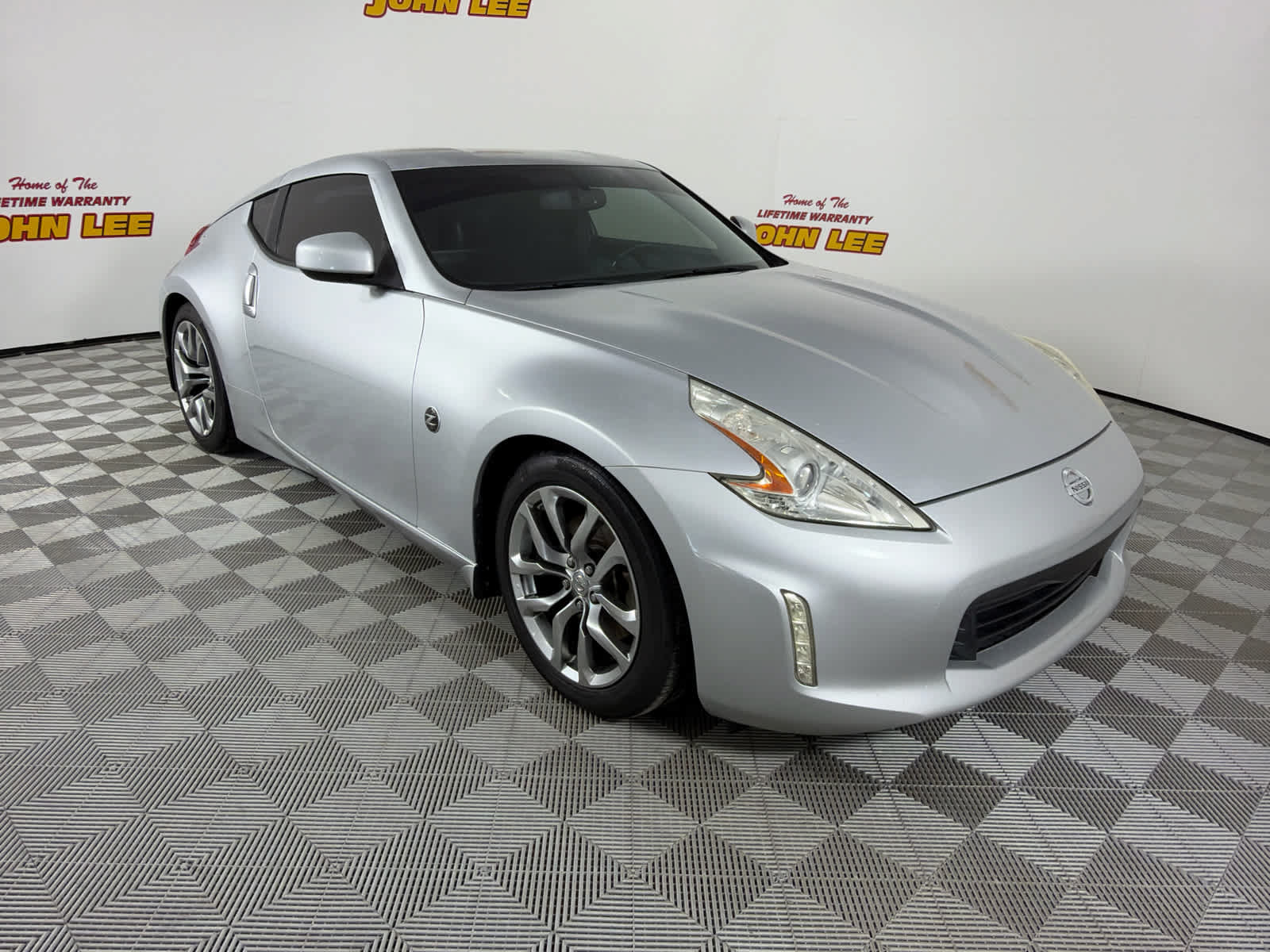 Used 2014 Nissan 370Z Coupe RWD image 8