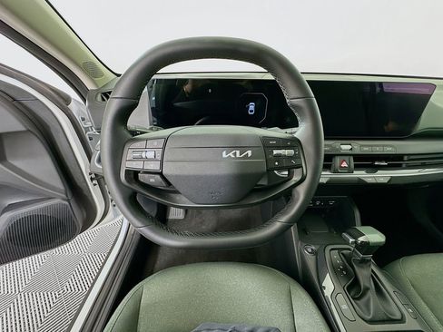 Used 2025 Kia K4 EX FWD image 11