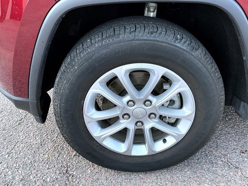 Certified 2022 Jeep Grand Cherokee Laredo X image 22