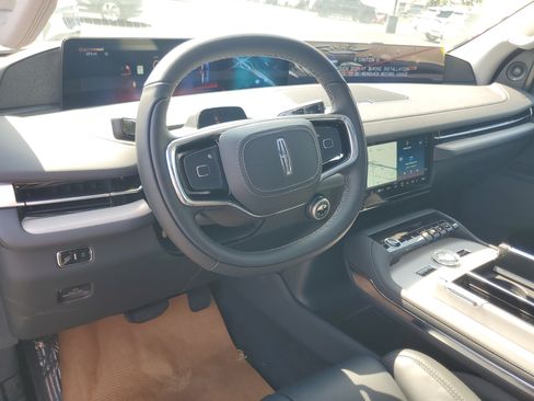 New 2027 Lincoln Navigator Reserve AWD/4WD image 14