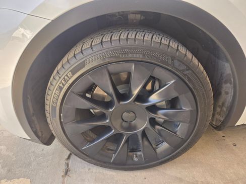 Used 2023 Tesla Model Y Long Range AWD/4WD image 10