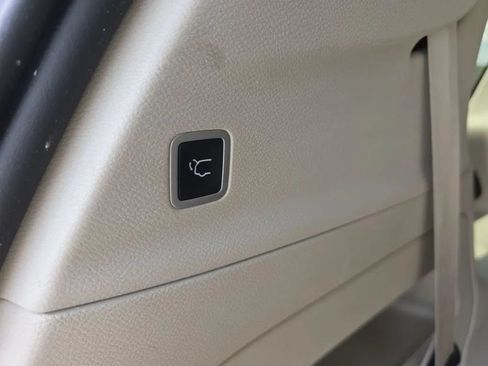 Used 2023 Chrysler Pacifica Touring-L FWD image 50