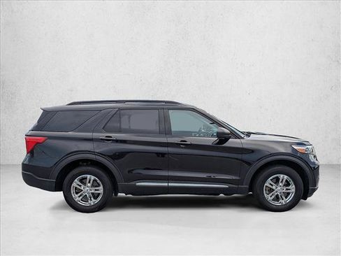 Used 2022 Ford Explorer XLT w/ Equipment Group 202A AWD/4WD image 4