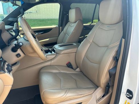 Used 2018 Cadillac Escalade Platinum AWD/4WD image 14