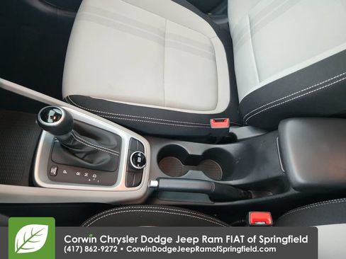 Used 2025 Hyundai Venue SEL FWD image 27