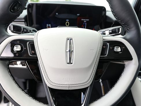 New 2026 Lincoln Aviator AWD image 13