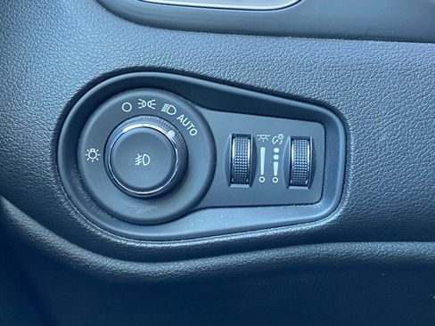 Used 2017 Jeep Renegade Latitude image 10