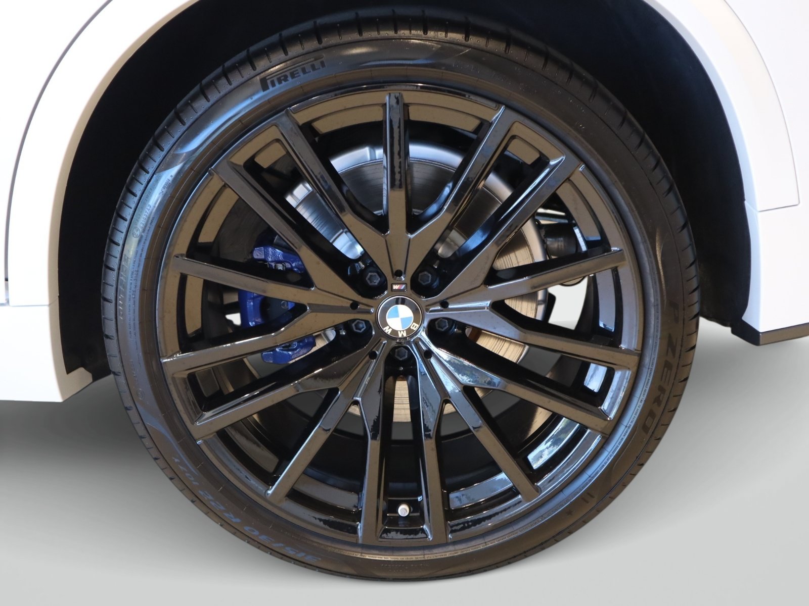 Used 2026 BMW X5 M60i AWD/4WD image 14