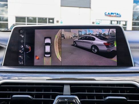 Used 2017 BMW 750i xDrive image 11