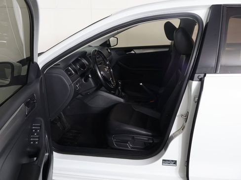 Used 2017 Volkswagen Jetta SE image 28