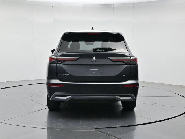 Used 2025 Mitsubishi Outlander SE FWD image 8