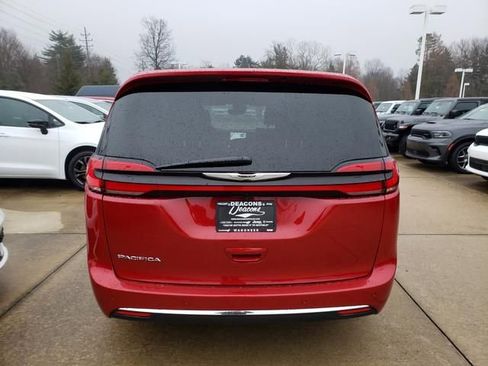 New 2026 Chrysler Pacifica Select image 5