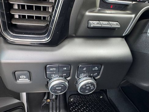 Used 2025 GMC Sierra 3500 AT4 w/ AT4 Premium Plus Package AWD/4WD image 14