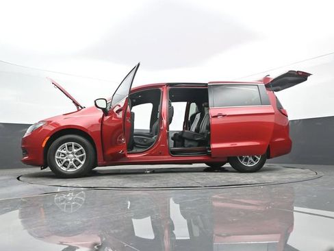 New 2025 Chrysler Voyager LX image 66